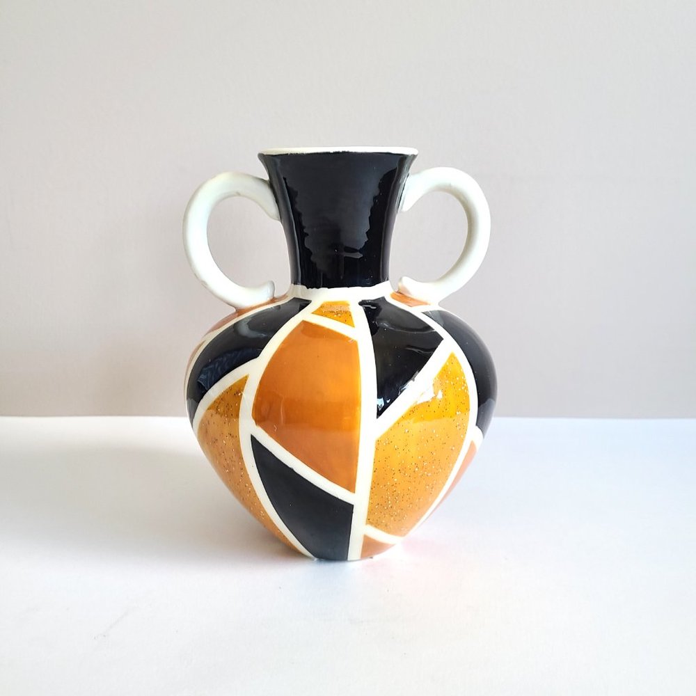 Ceramic vase with geometrical design.